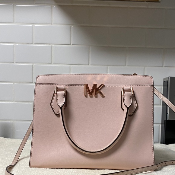 Michael Kors Handbags - Michael Kors Blush Pink Shoulder bag